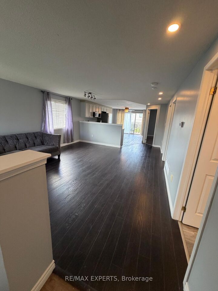 Property Photo:  4 Ambler Byway Upper  ON L4M 7A4 