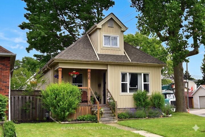 56 Barons Avenue N — photo 1