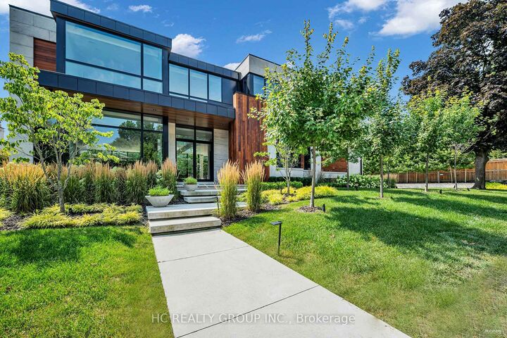 Property Photo: 7 Whitelaw Court ON L3T 5E6