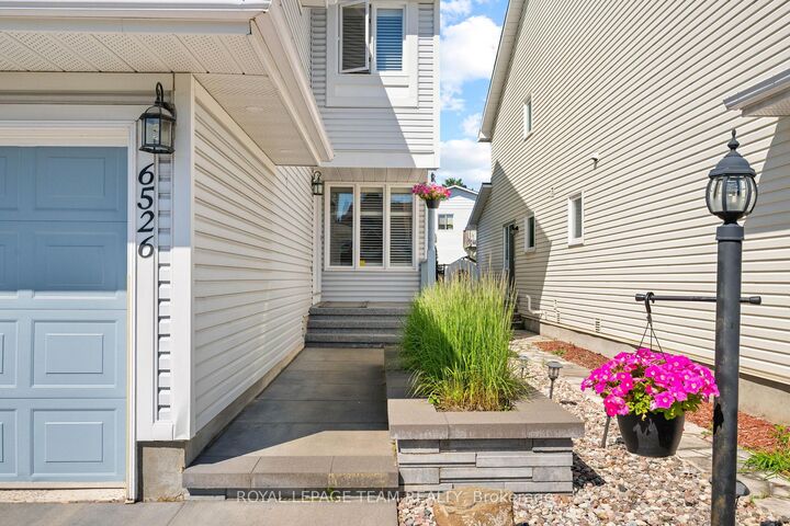 Property Photo:  6526 Tooney Drive  ON K1C 7G9 