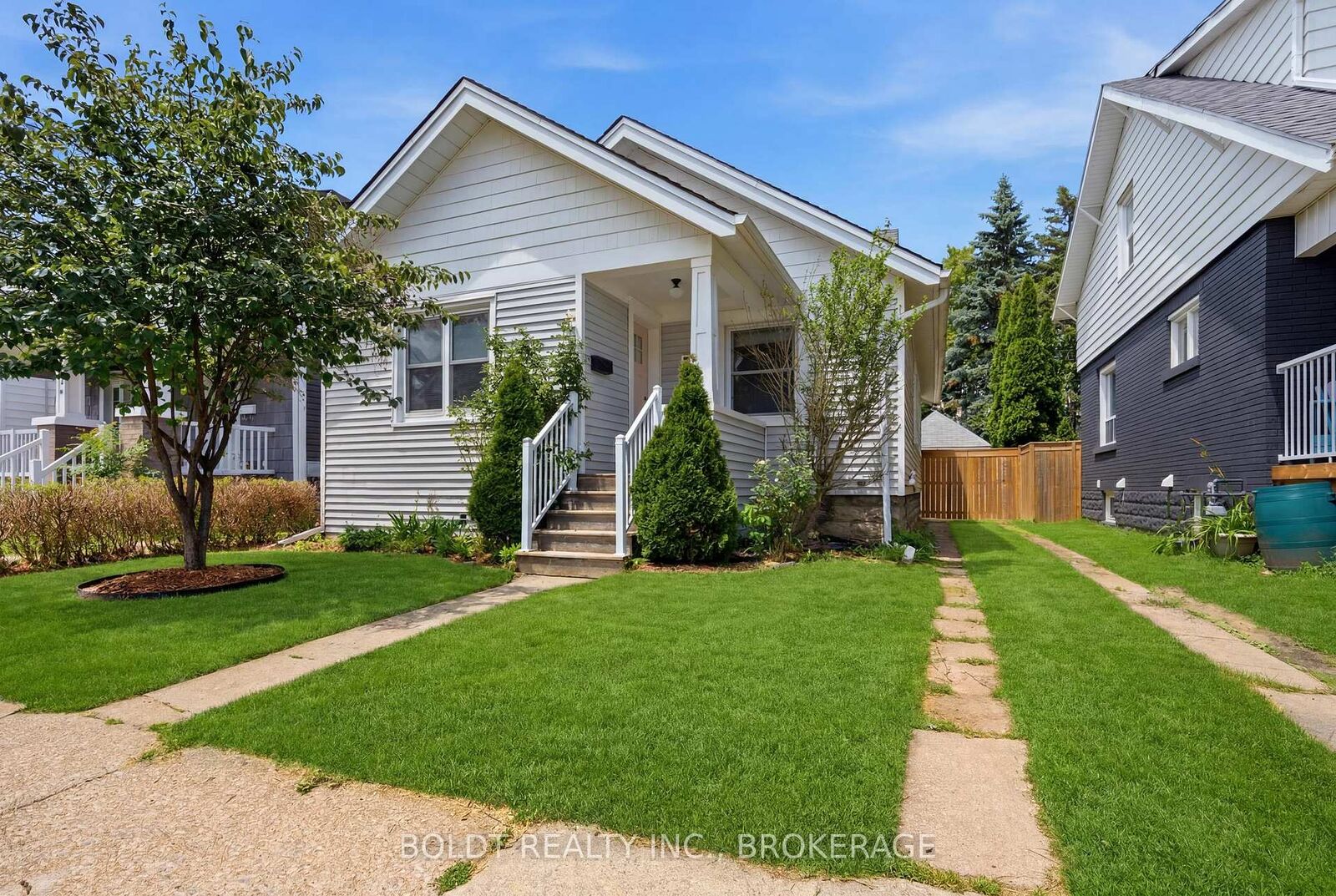 Property Photo:  21 Albert Street  ON L2R 2G6 