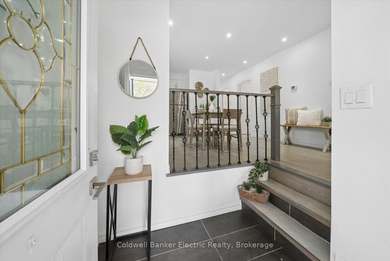 Photo de la propriété:  265 Sunset Boulevard  ON K9H 5L1 
