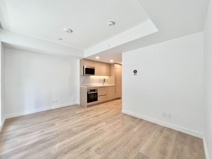 Property Photo:  38 Widmer Street 701  ON M5V 0P7 