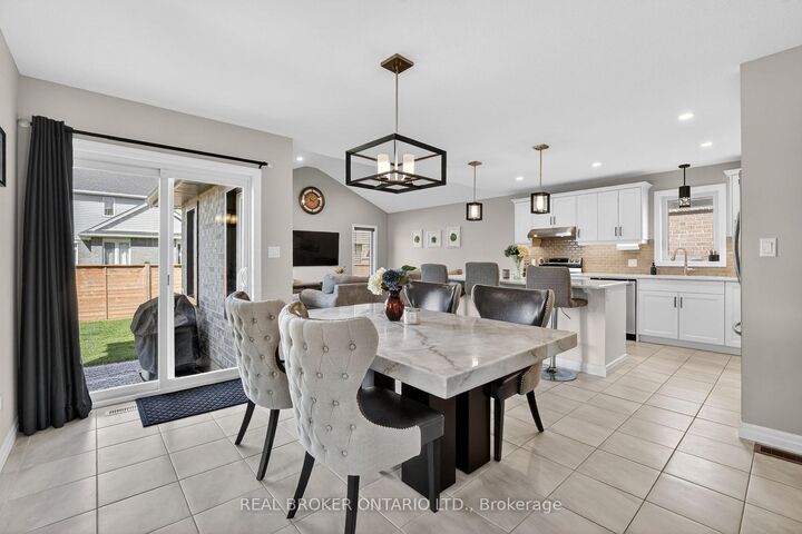 Photo de la propriété:  48 Curren Crescent  ON N4G 0J3 