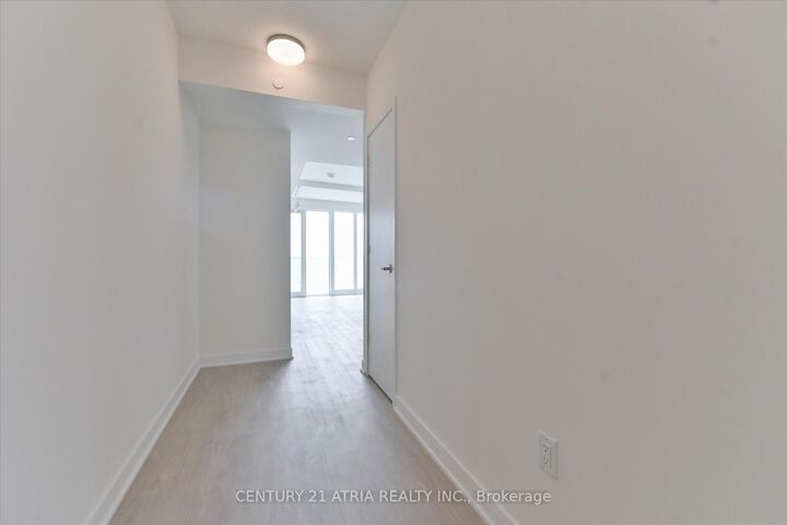 Property Photo: 3900 Confederation Parkway 1609 ON L5B 0M3