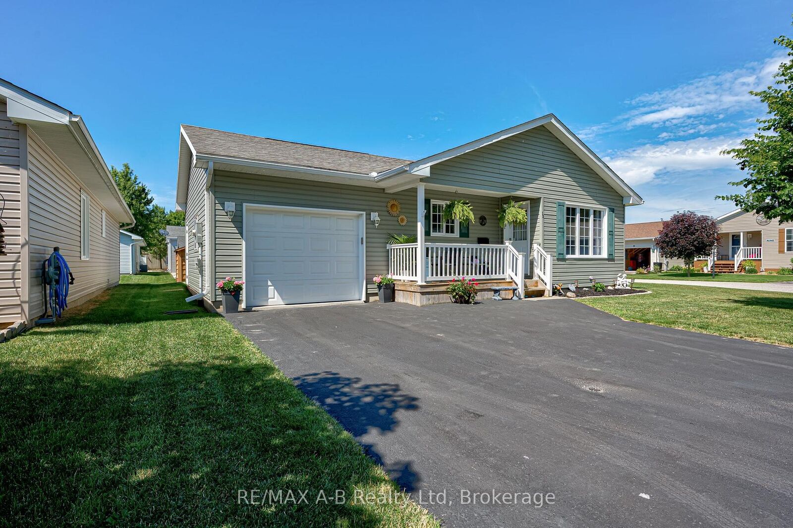 Property Photo:  12 Kellestine Drive  ON N7G 0C5 