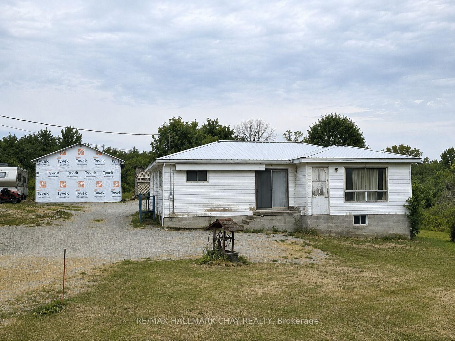 Property Photo: 1594 Honey Harbour Road ON L0K 1S0
