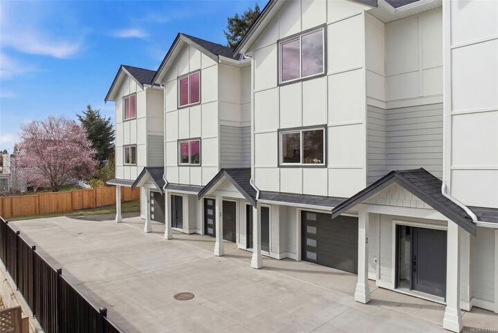 621 Broadway St #3 — photo 1