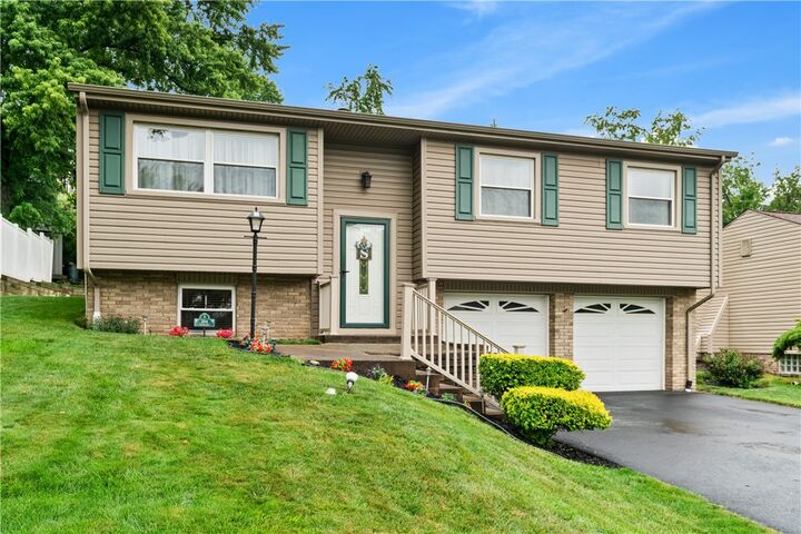 Property Photo:  204 Manor Dr  PA 15236 