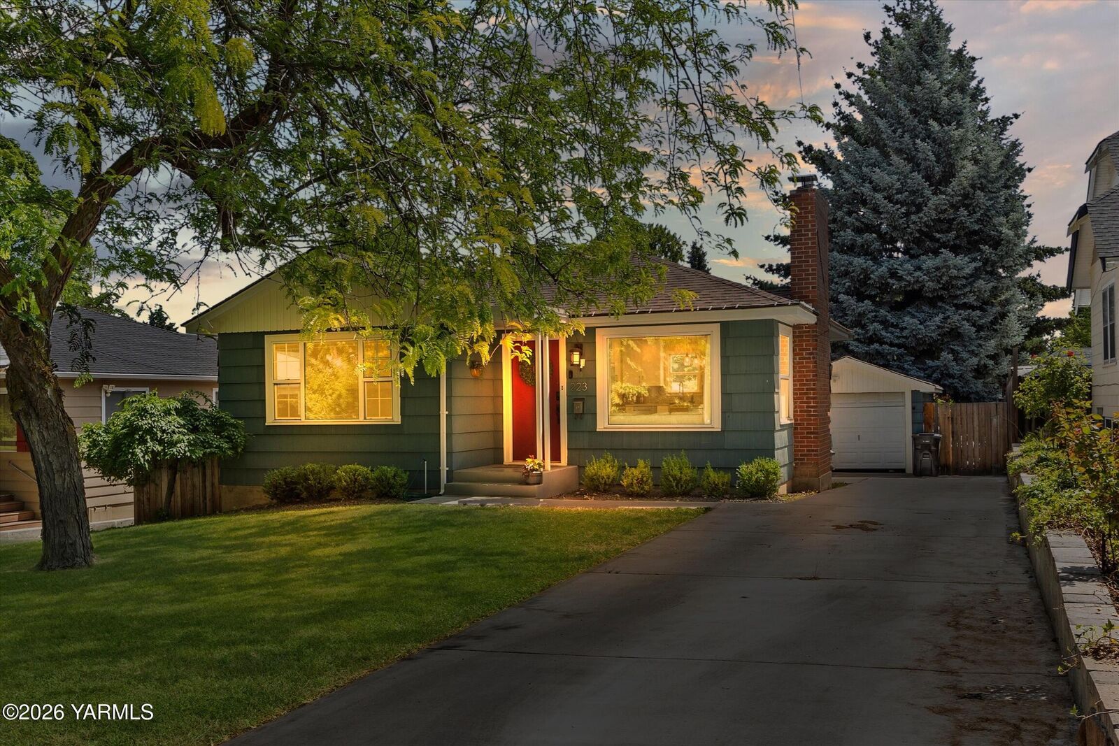Property Photo: 223 N 25th Ave WA 98902
