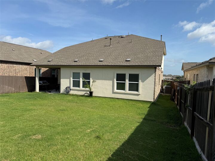 Property Photo: 1008 Bluewood Bend TX 78641