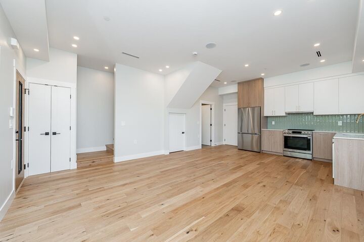 678 E 22nd Avenue 2 — photo 1