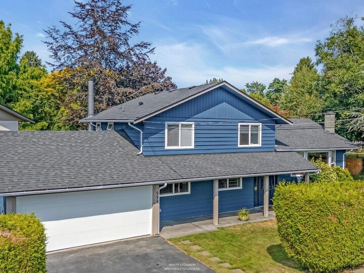 Property Photo: 999 53A Street BC V4M 3E2