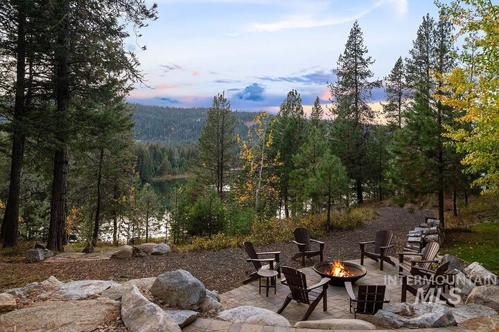 Property Photo:  305 Blackhawk Lake Dr.  ID 83638 
