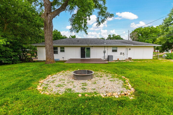 Property Photo:  2319 Magnolia Ct  MO 65202 