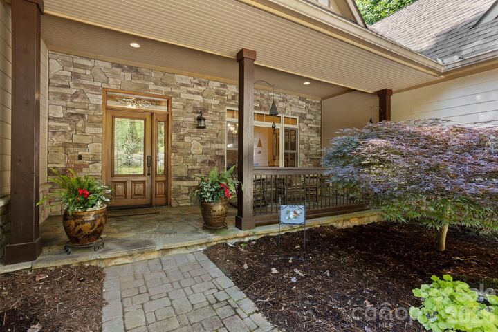Property Photo:  132 Pinnacle Peak Lane  NC 28731 