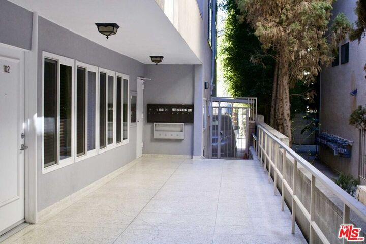 Property Photo:  415 N Palm Dr  CA 90210 
