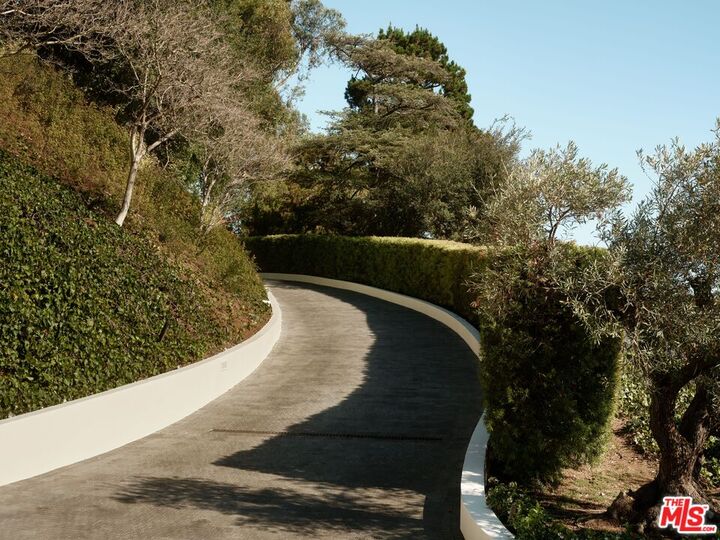 Property Photo:  851 Strada Vecchia Rd  CA 90077 