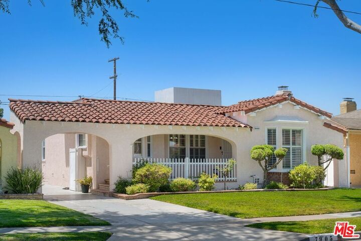 Property Photo: 7905 West Blvd CA 90305