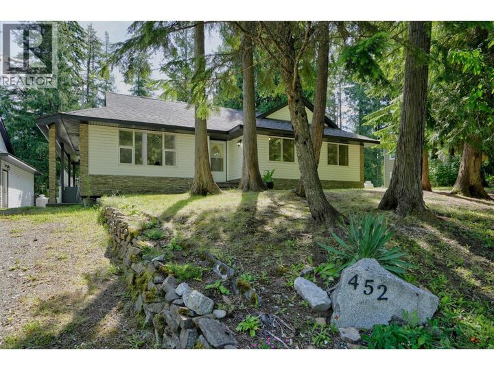 Property Photo: 452 Balfour Crescent BC V0G 1M0