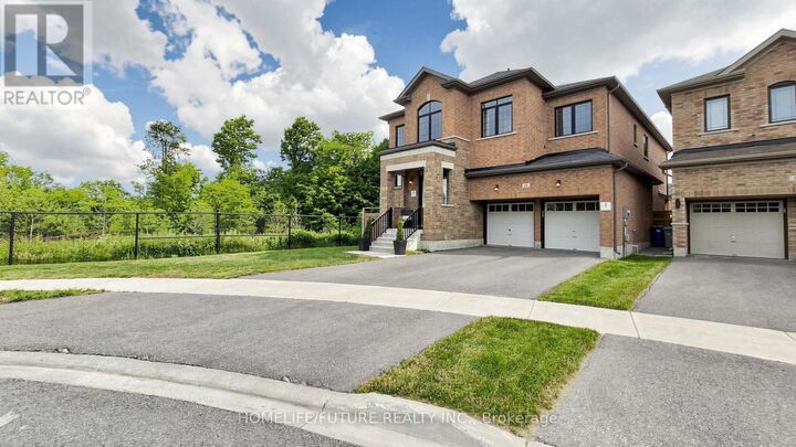 Property Photo:  18 Ken Betz Court  ON L4A 4P5 