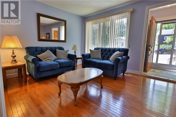 Property Photo:  253 Twelfth Avenue  ON P3Y 1M8 