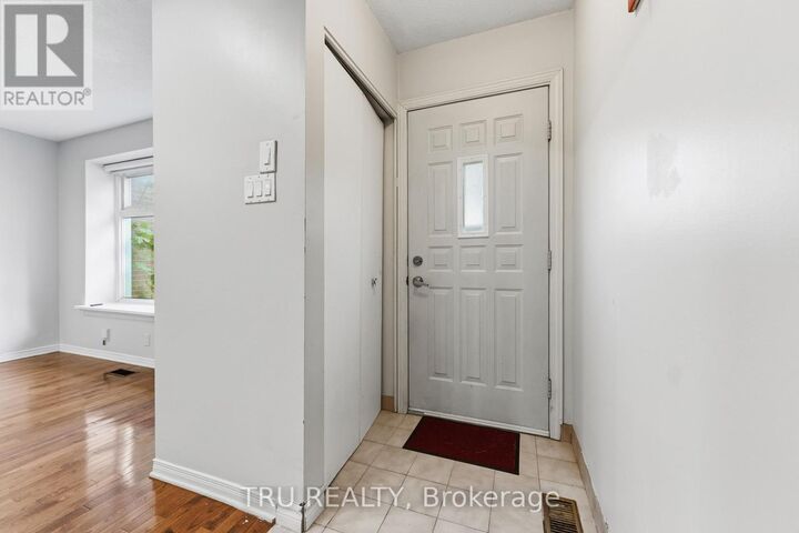 Property Photo: 950 Meadowlands Drive ON K2C 0K3