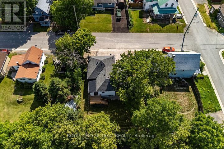 Property Photo: 29 Gillies Street ON K0A 1G0