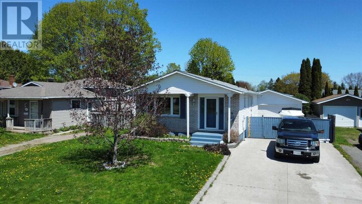 Property Photo:  78 Chartwell Dr  ON P6A 6A2 