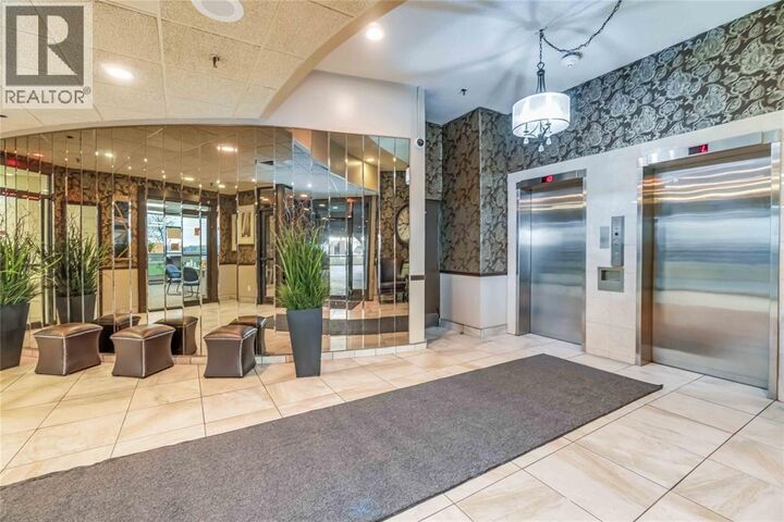 Photo de la propriété:  155 Front Street North 1004  ON N7T 7V6 
