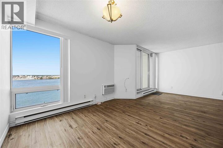 Photo de la propriété: 155 Front Street North 1004 ON N7T 7V6