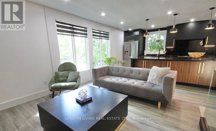 Property Photo:  890 Viscount Road  ON N6J 2C9 