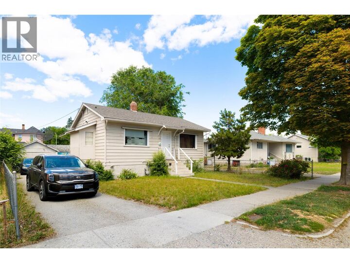 Property Photo:  810 Leon Avenue  BC V1Y 6J8 