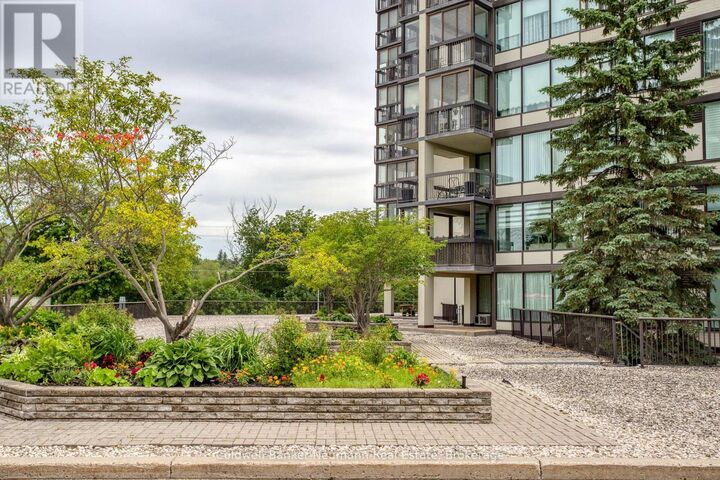 Property Photo:  23 Woodlawn Road East 205  ON N1H 7G6 