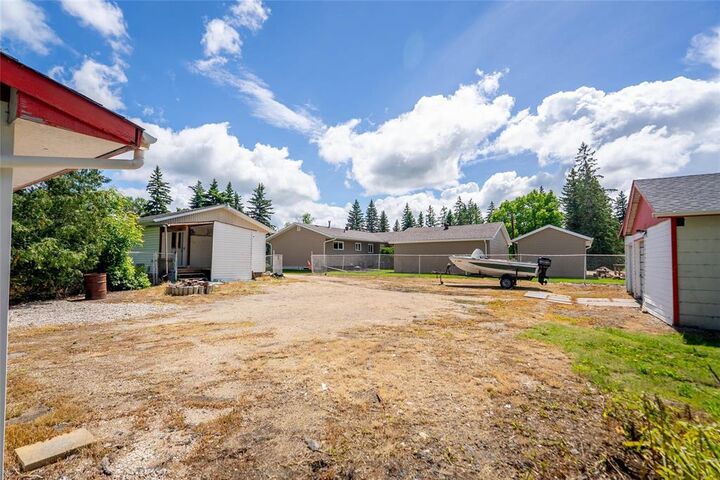 Property Photo:  6668 Henderson Highway East  MB R1C 1E1 