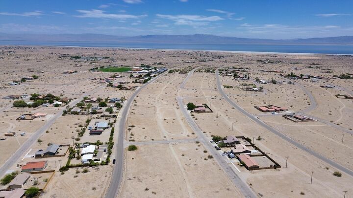 Property Photo:  2304 Shore Hawk Avenue  CA 92274 