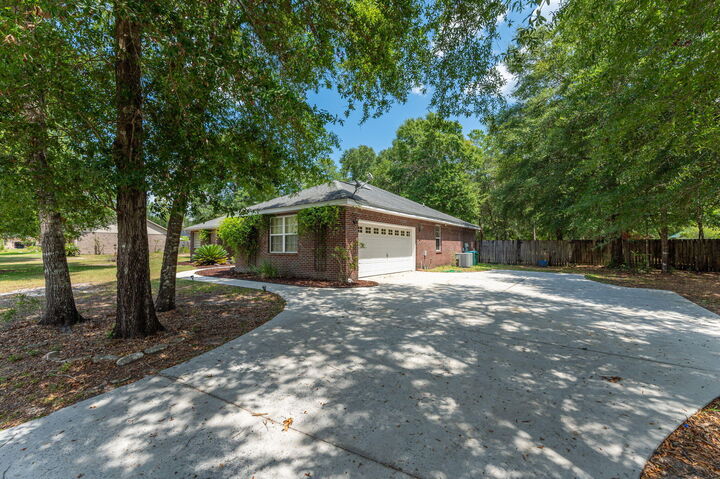 Property Photo:  1925 Hidden Springs Drive  FL 32531 