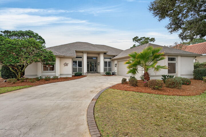 Property Photo:  379 Golfview Drive  FL 32550 