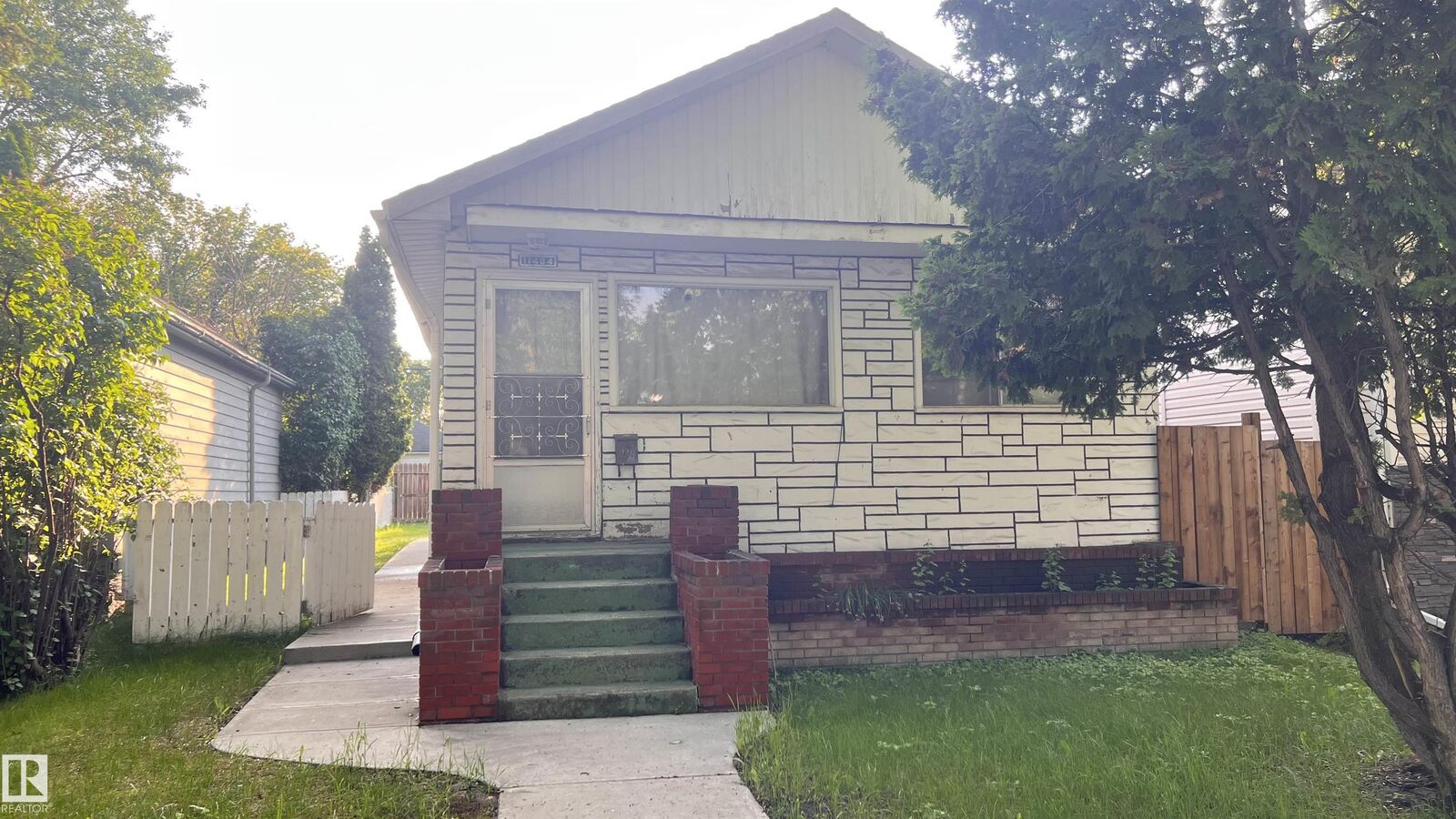 Property Photo: 11404 92 Street NW AB T5G 0Z5