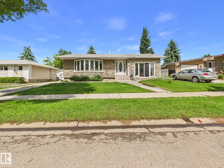 Property Photo:  15 Akins Drive  AB T8N 2H6 