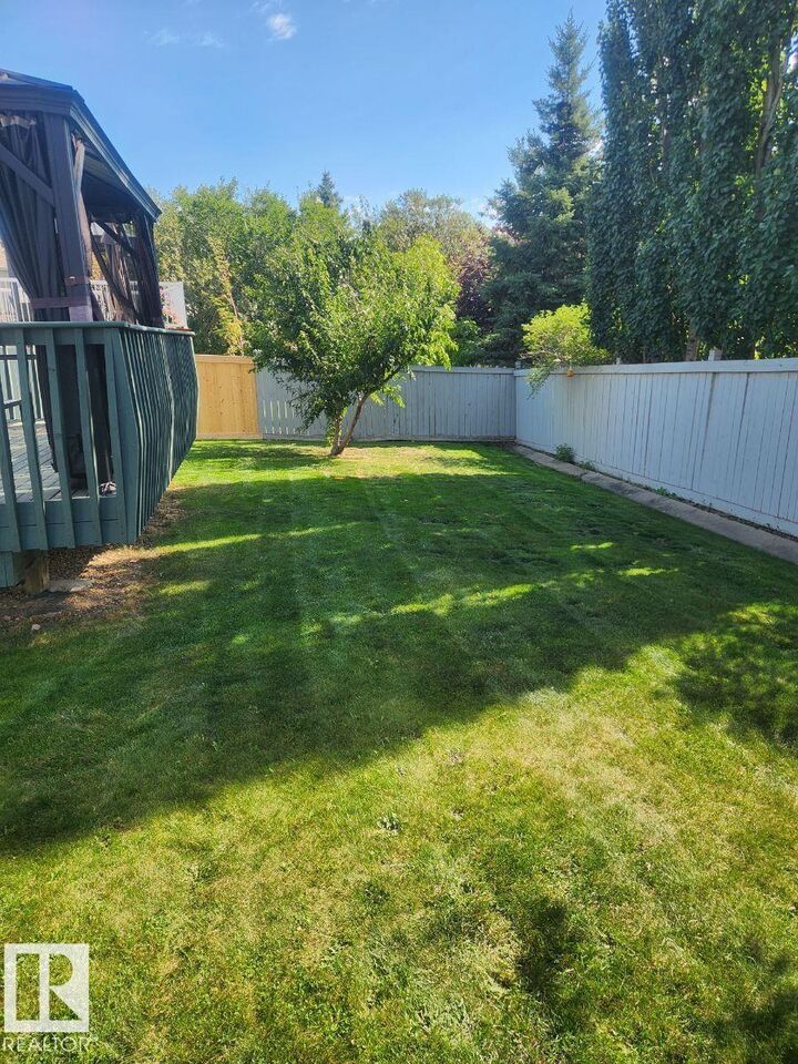 Property Photo:  49 Heritage Drive  AB T8N 6M7 