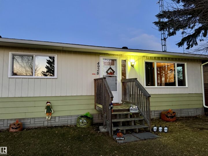 Property Photo:  4928 52 Avenue  AB T0B 2S0 