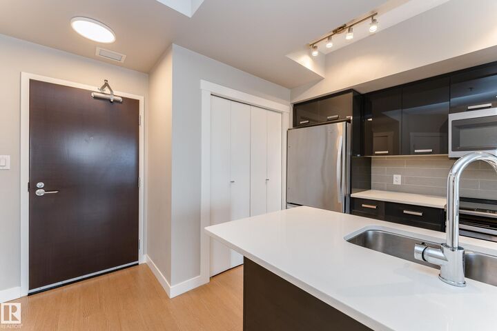 Property Photo:  10410 102 Avenue NW 1105  AB T5J 0E9 