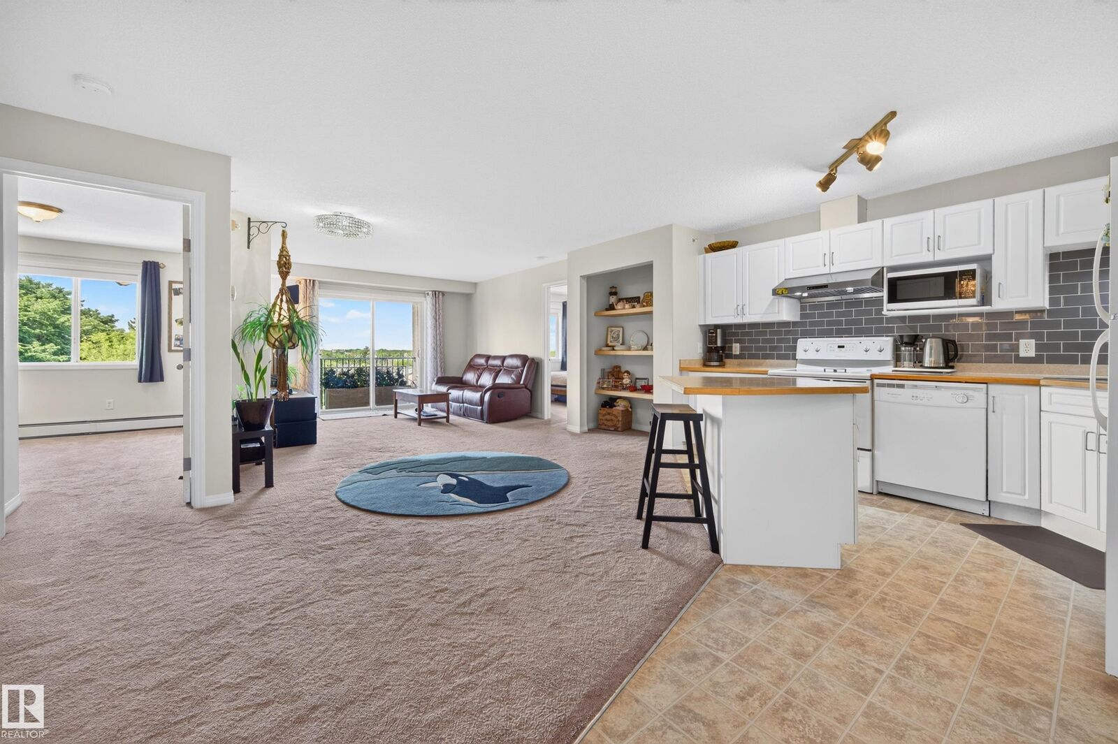 Property Photo: 11325 83 Street NW 526 AB T5B 4W5