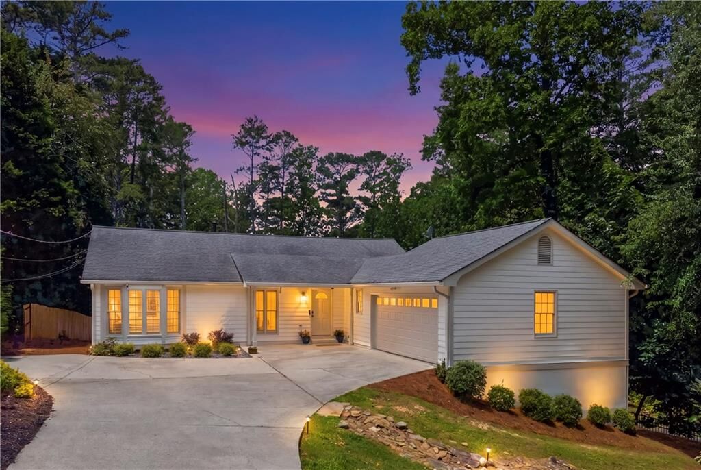 Property Photo:  6014 Lake Lanier Heights Road  GA 30518 