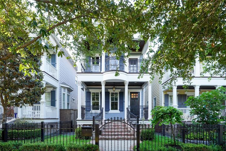 Property Photo: 537 W 22nd St TX 77008
