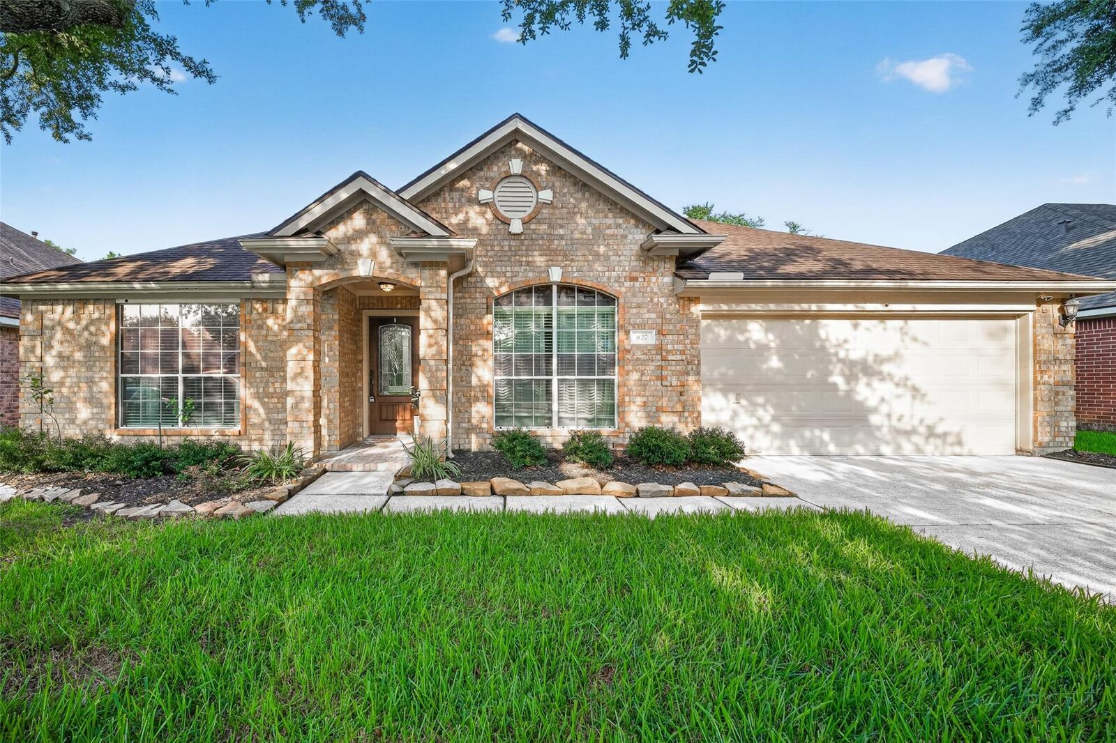 Property Photo: 827 N Wellsford Drive TX 77584