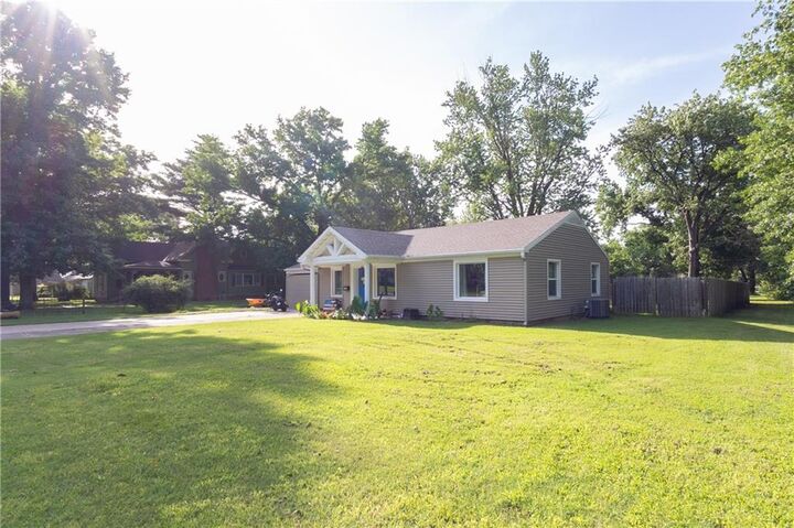 Property Photo:  1004 E Main Street  KS 67335 