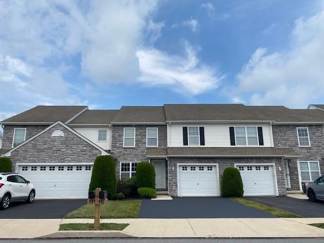 Property Photo:  841 Fork Drive  PA 18040 