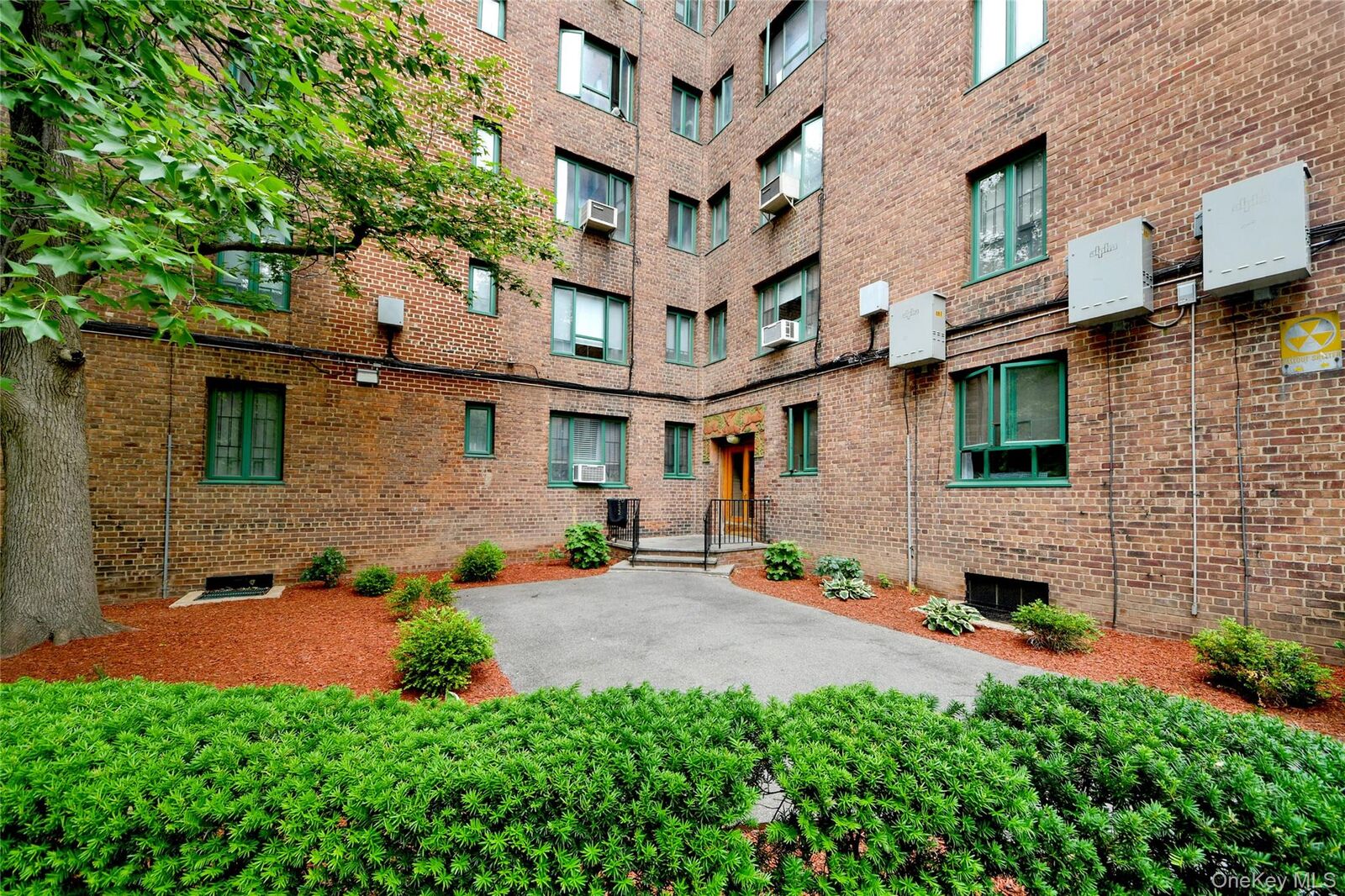 Property Photo: 14 Metropolitan Oval 8G NY 10462